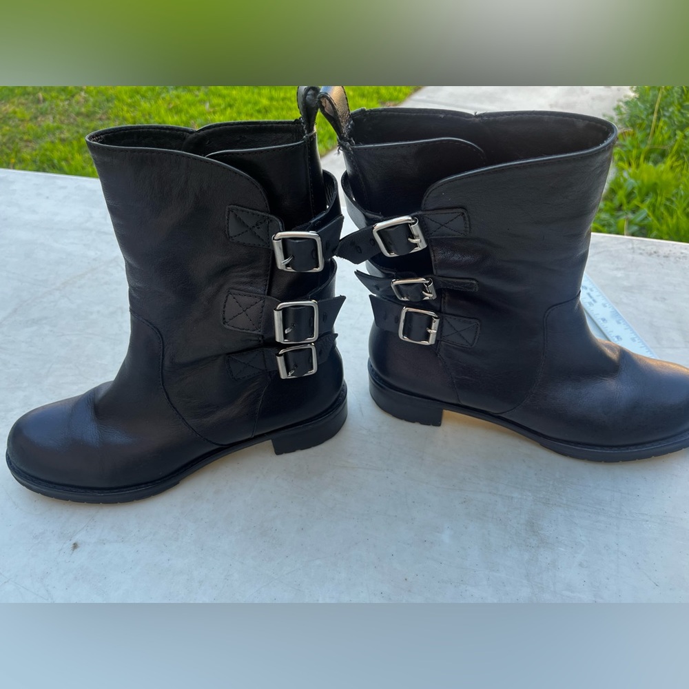 DKNI LEATHER BLACK BOOTS  WOMEN 8.5‎